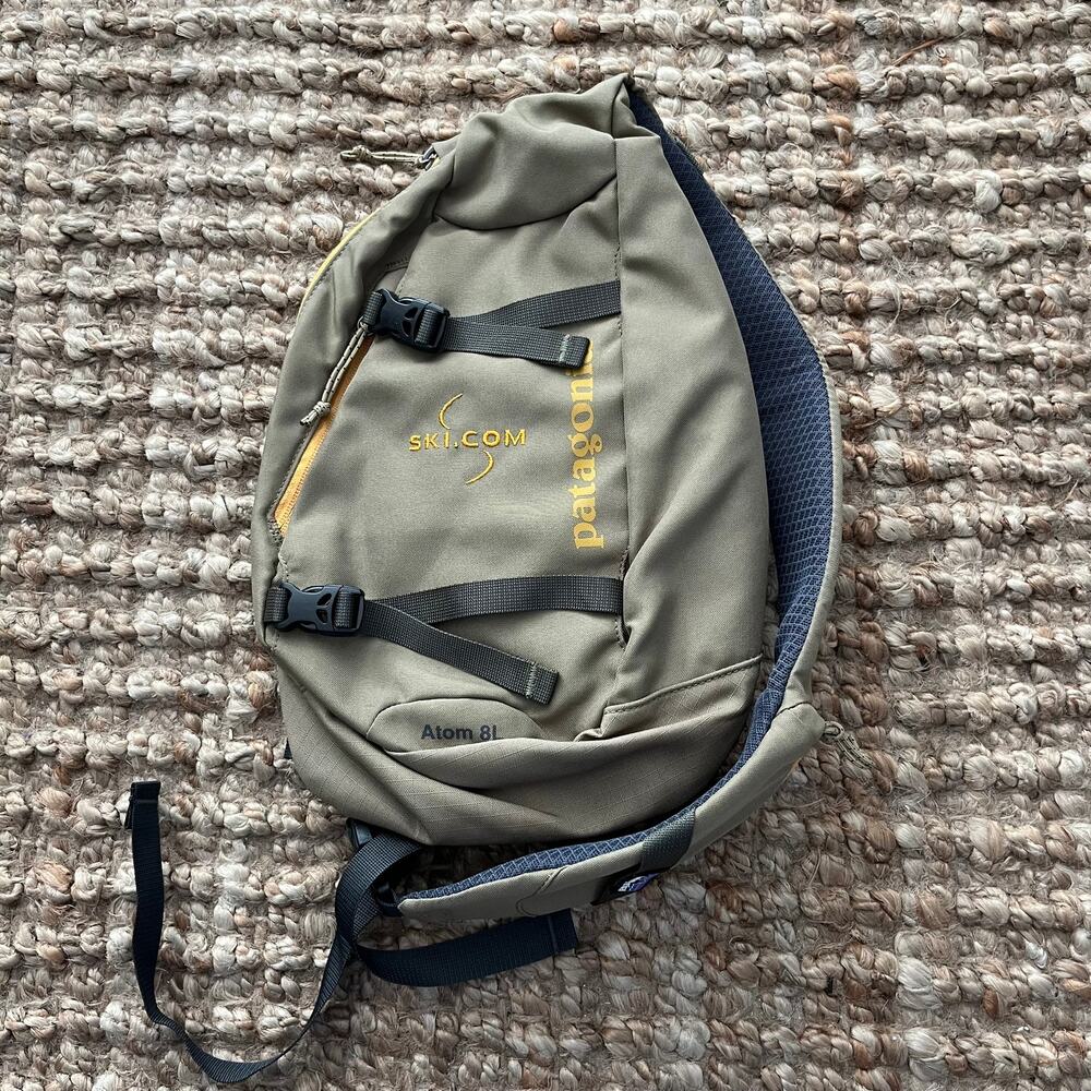 Patagonia Atom 8L Sling Bag Gray Khaki Crossbody Backpack Hiking SKI.COM